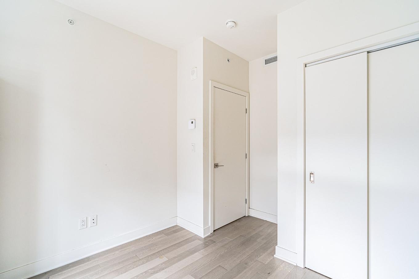 Primary bedroom - 709-628 Rue St-Jacques, Montréal (Ville-Marie), QC - Indoor Photo Showing Other Room