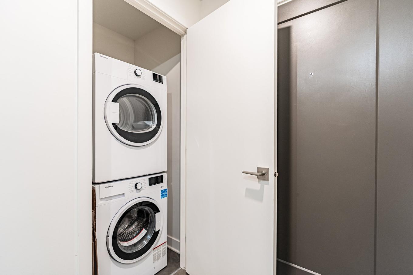 Laundry room - 709-628 Rue St-Jacques, Montréal (Ville-Marie), QC - Indoor Photo Showing Laundry Room
