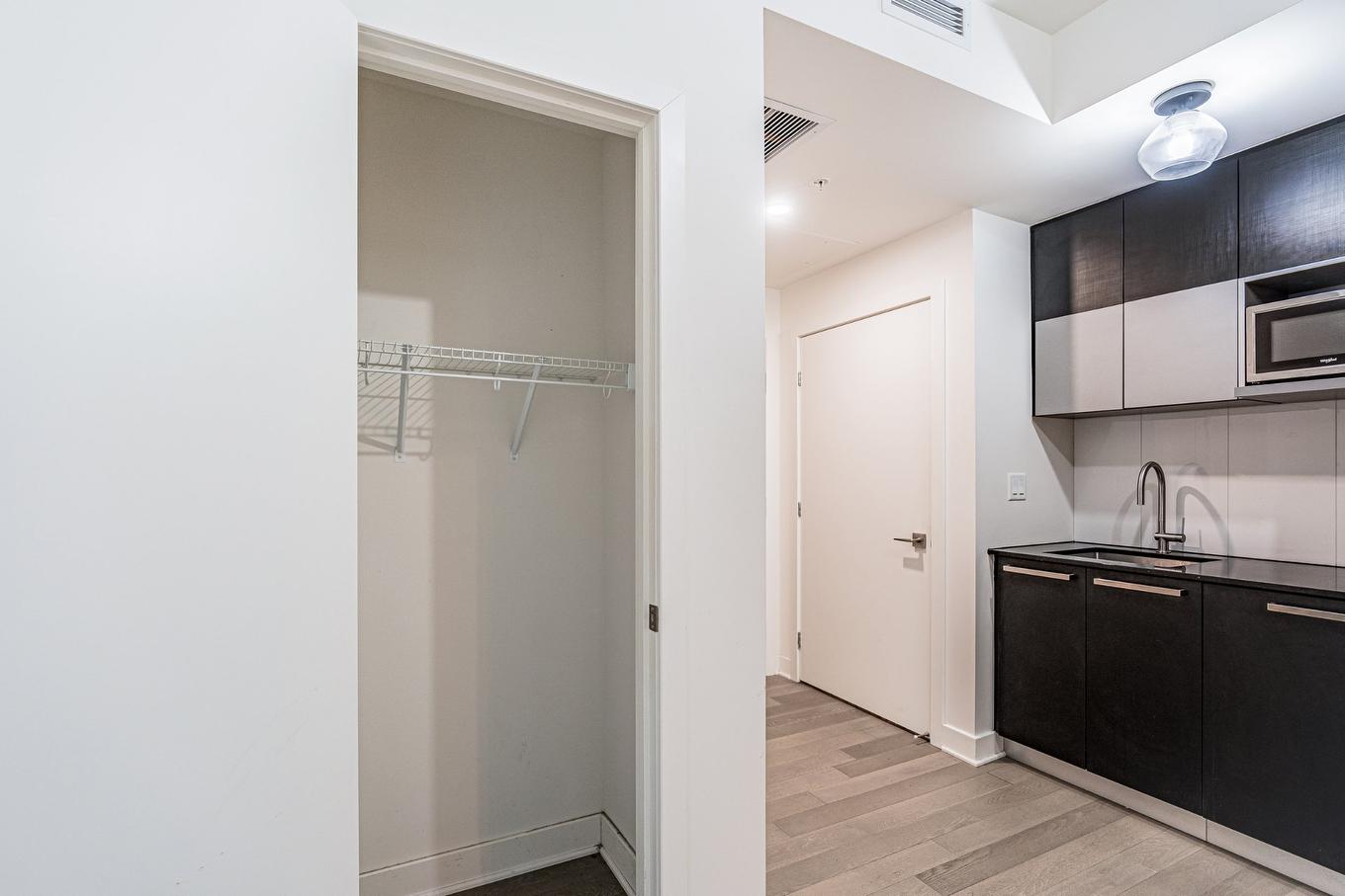 Storage - 709-628 Rue St-Jacques, Montréal (Ville-Marie), QC - Indoor