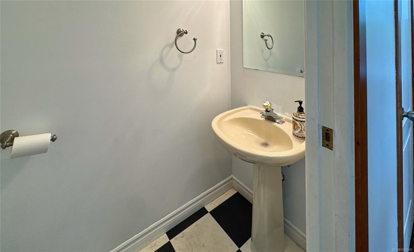 7085 Shorncliffe Ave, Port Hardy, BC