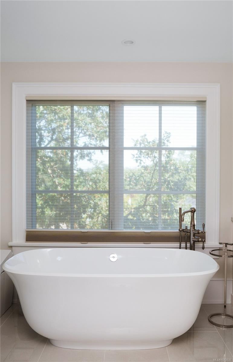 2175 Granite St, Oak Bay, BC