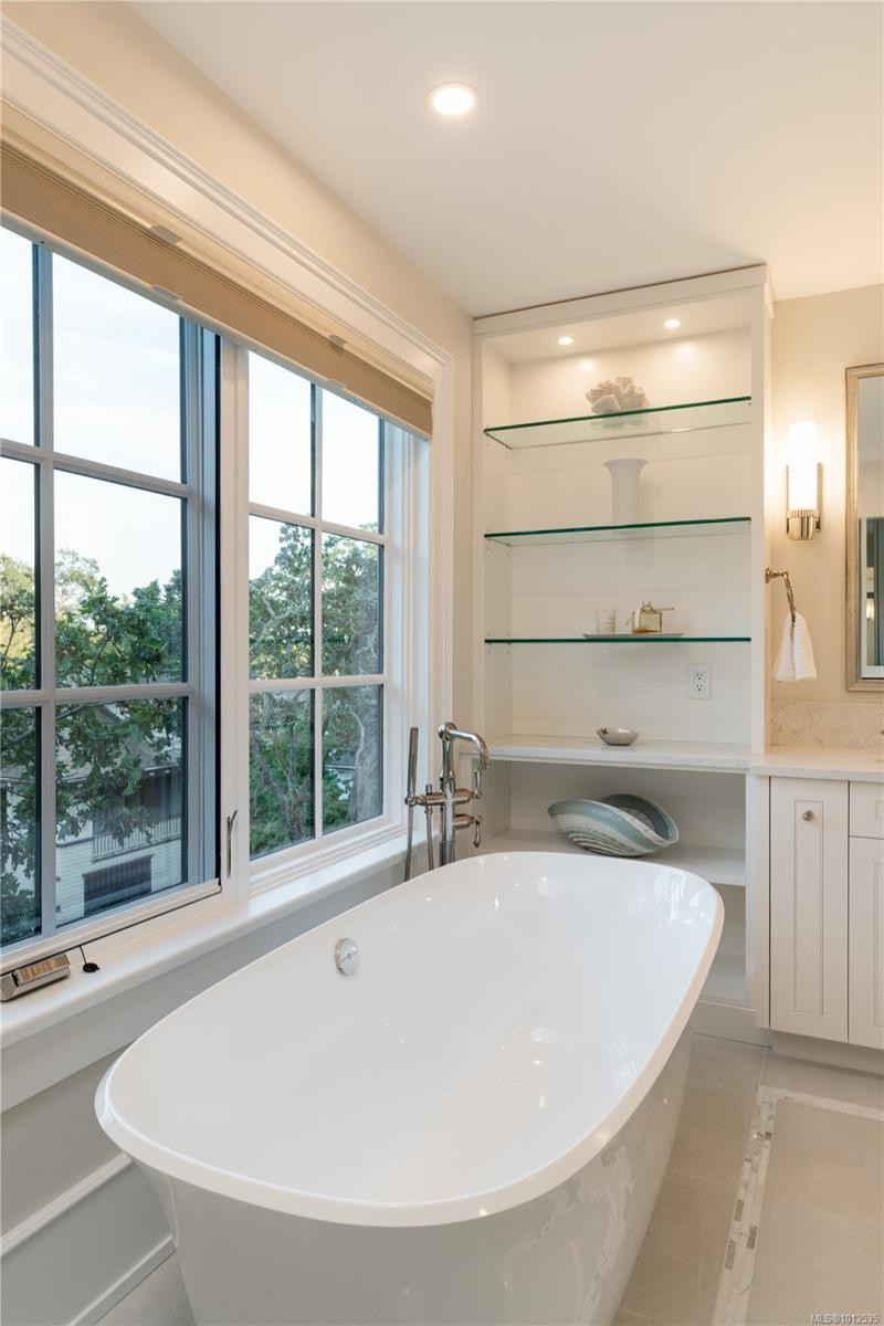 2175 Granite St, Oak Bay, BC