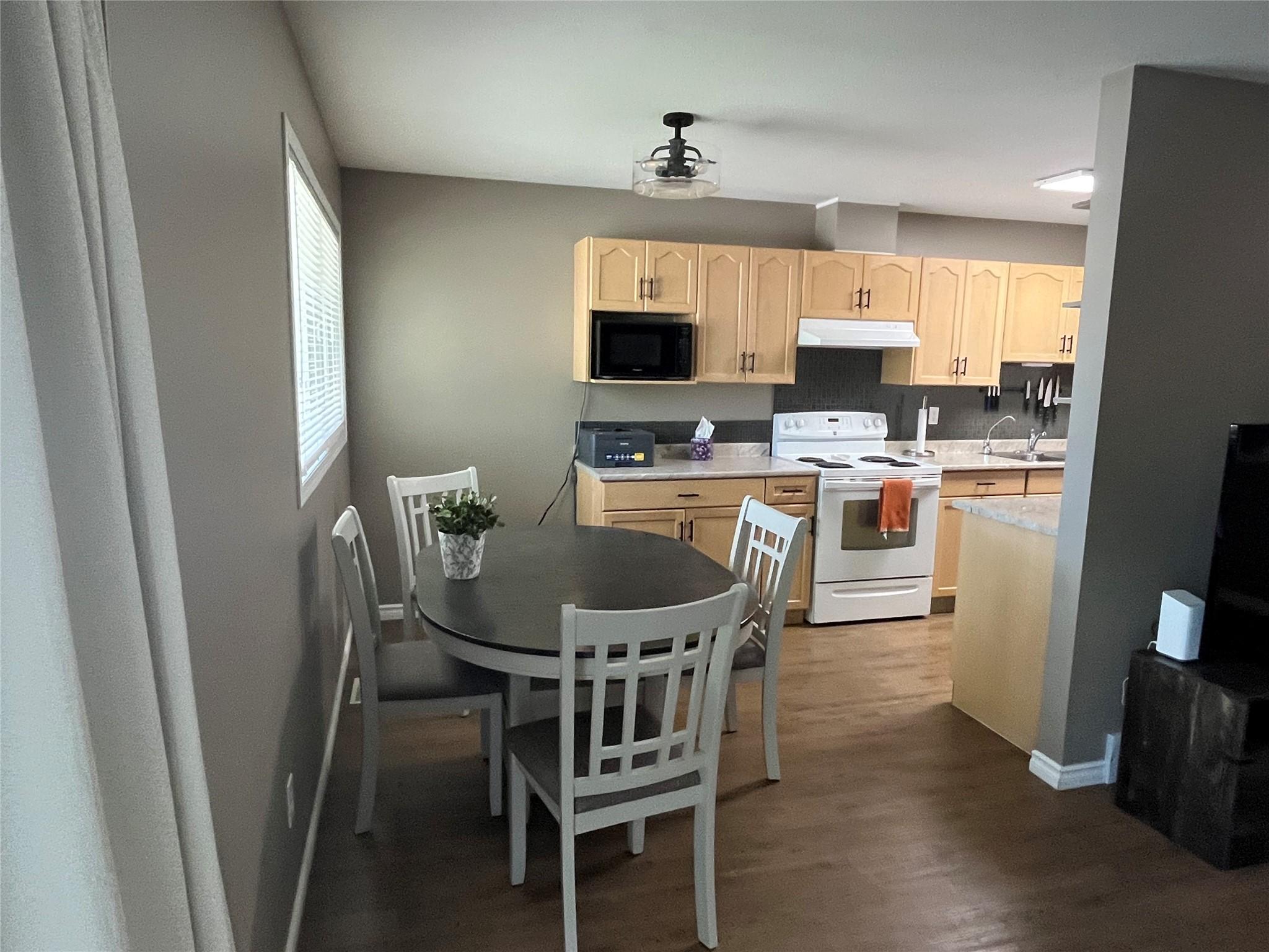 5-2401 12Th Street, Cranbrook, BC - Indoor Photo Showing Kitchen