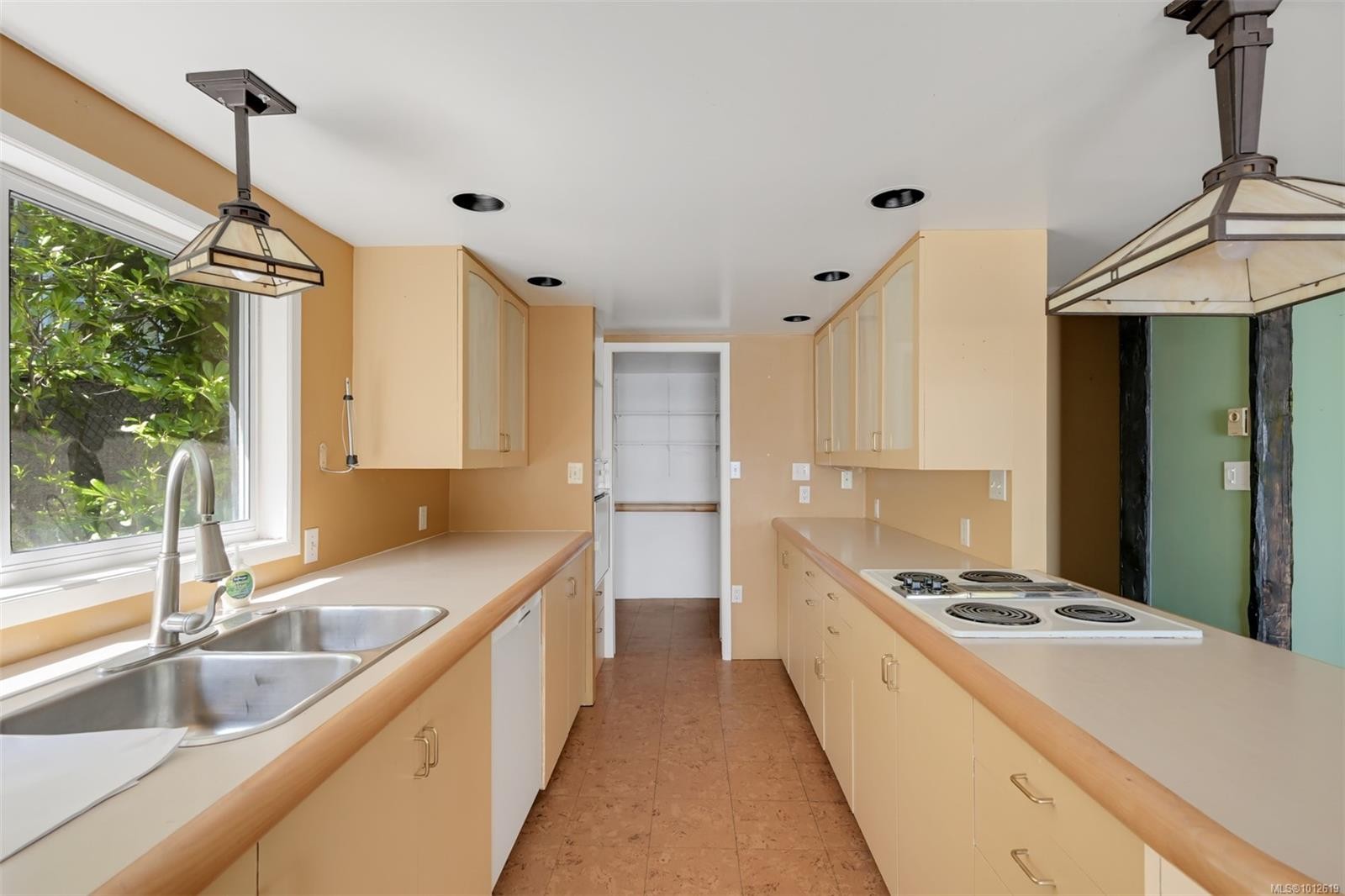 4955 Cordova Bay Rd, Saanich, BC