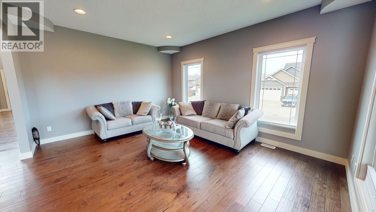 10712 109 Street, Fort St. John, BC - Indoor Photo Showing Living Room