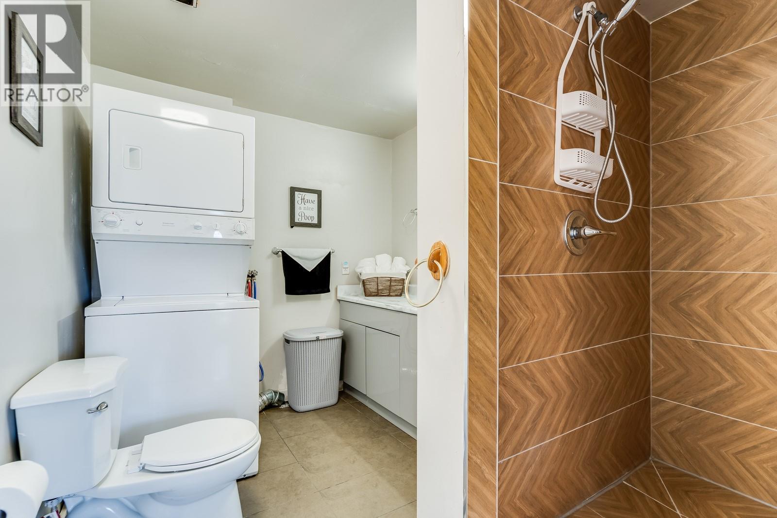 1293 Highway 33 E, Kelowna, BC - Indoor