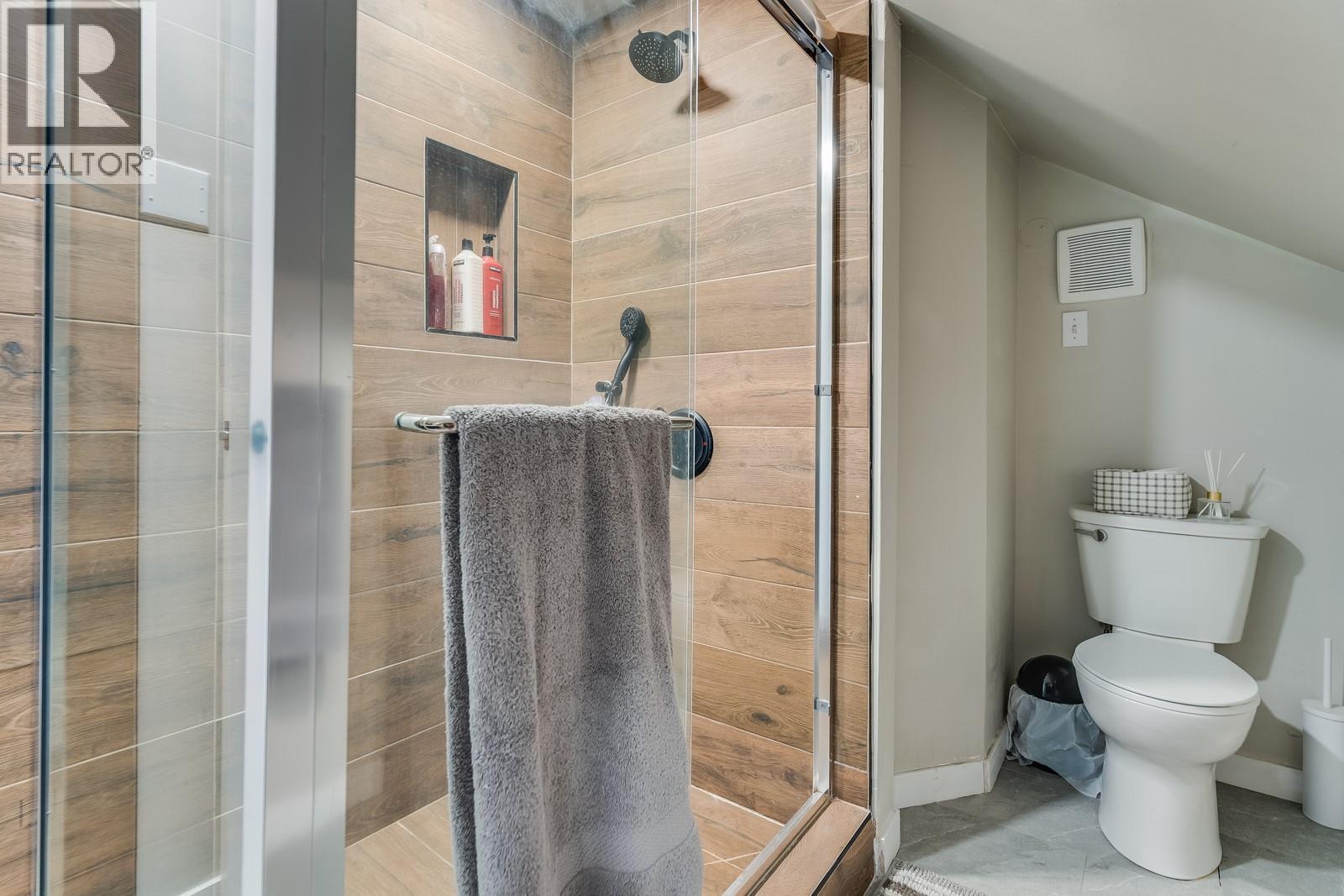 1293 Highway 33 E, Kelowna, BC - Indoor Photo Showing Bathroom