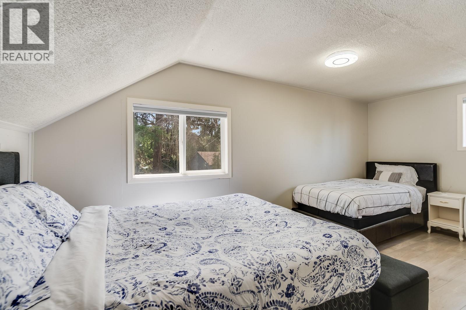 1293 Highway 33 E, Kelowna, BC - Indoor Photo Showing Bedroom