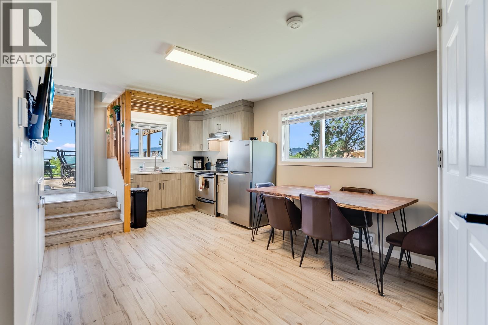 1293 Highway 33 E, Kelowna, BC - Indoor