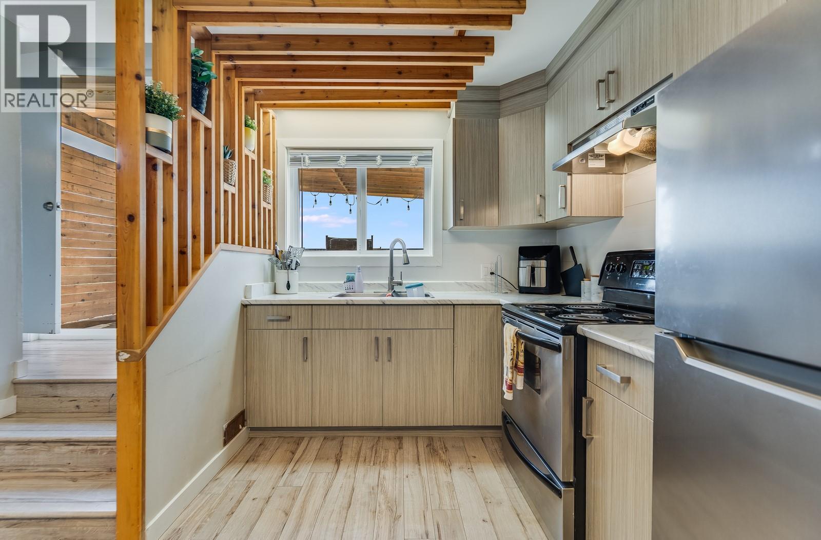 1293 Highway 33 E, Kelowna, BC - Indoor Photo Showing Kitchen