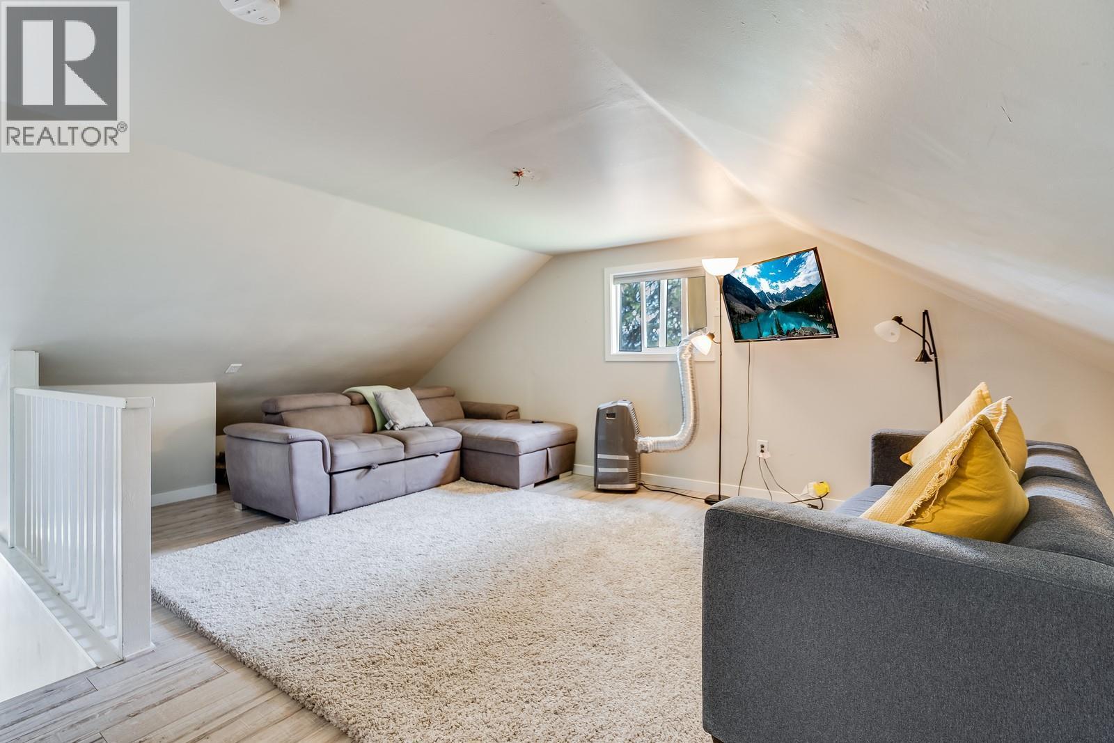 1293 Highway 33 E, Kelowna, BC - Indoor Photo Showing Other Room