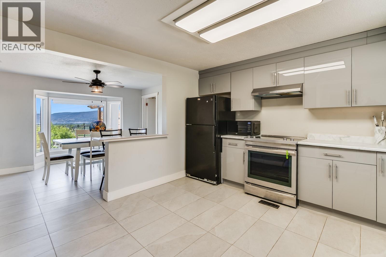 1293 Highway 33 E, Kelowna, BC - Indoor Photo Showing Kitchen