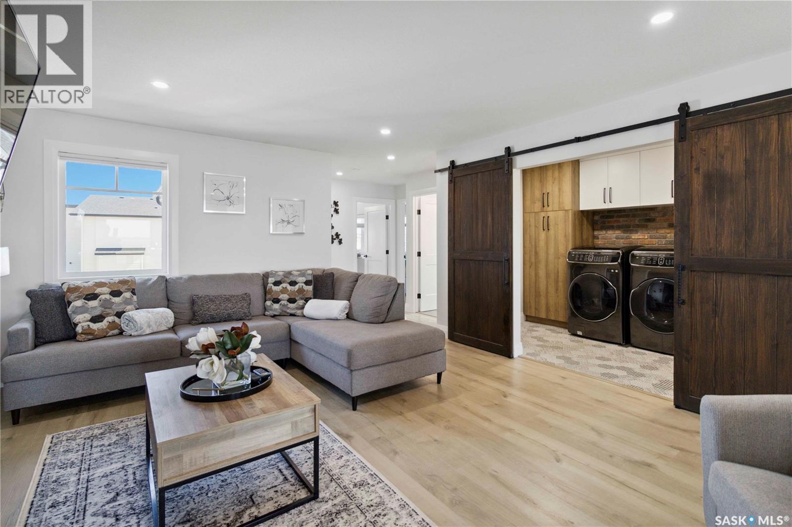 416 Woolf Bend, Saskatoon, SK - Indoor Photo Showing Living Room