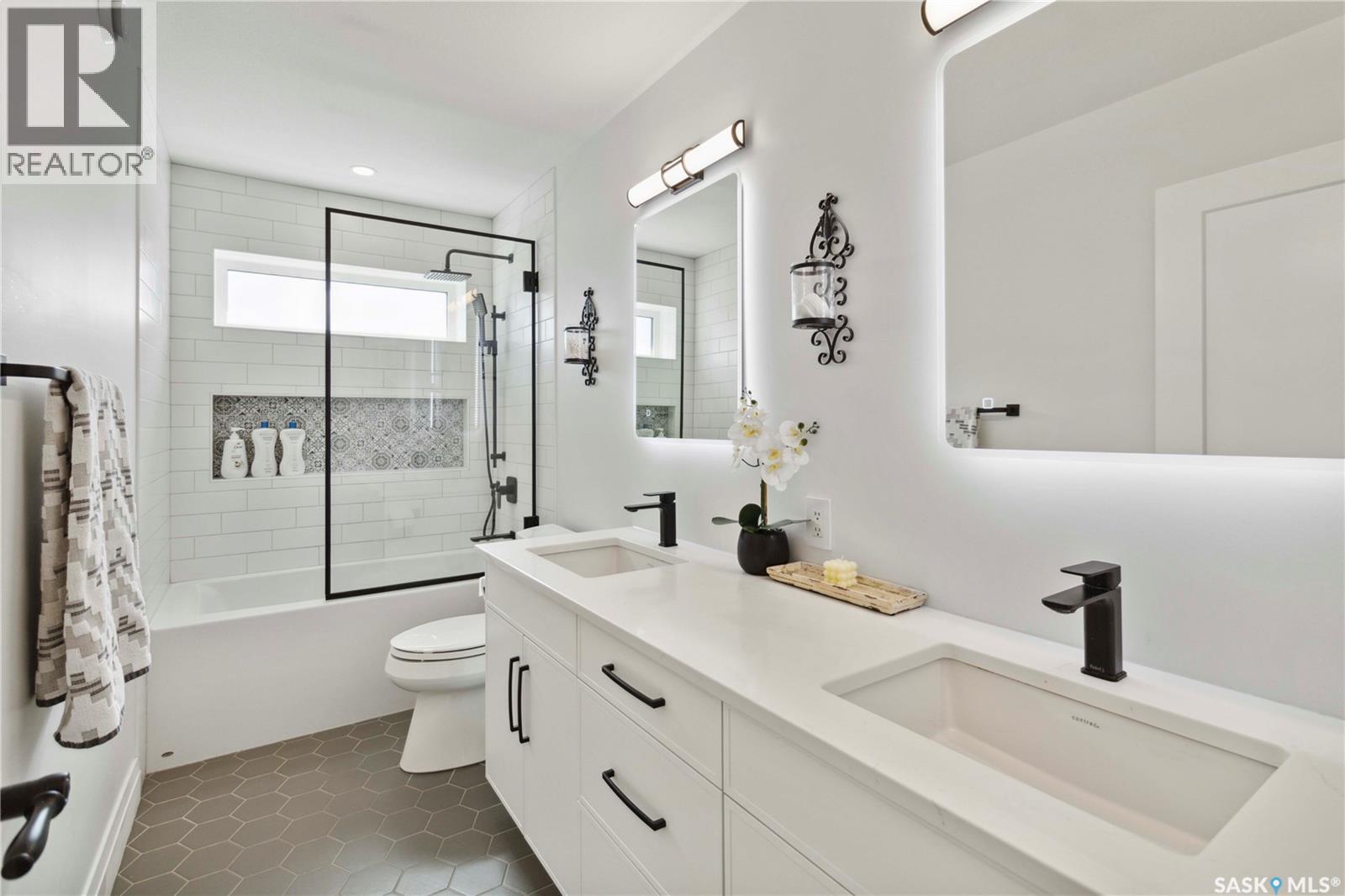 416 Woolf Bend, Saskatoon, SK - Indoor Photo Showing Bathroom