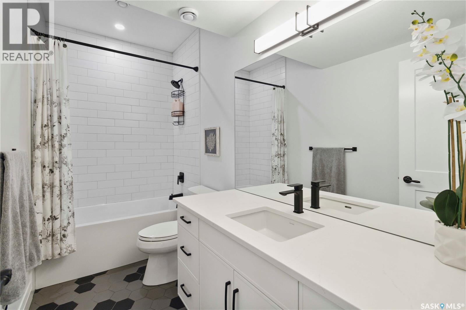 416 Woolf Bend, Saskatoon, SK - Indoor Photo Showing Bathroom