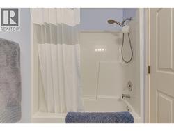 Lower level full bathroom - 4 piece. -