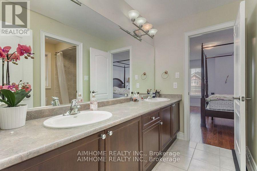 107 Monkhouse Road, Markham, ON - Indoor Photo Showing Bathroom