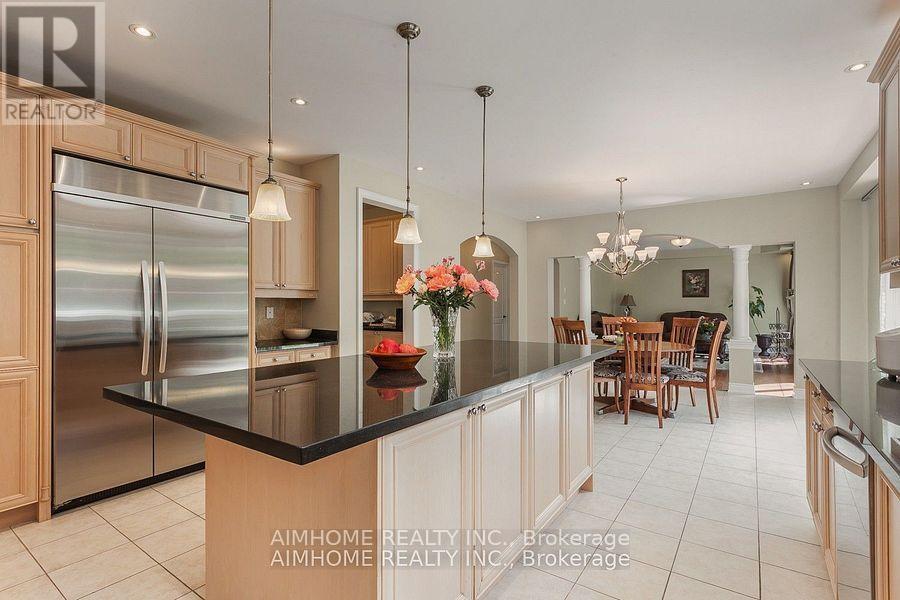 107 Monkhouse Road, Markham, ON - Indoor Photo Showing Kitchen With Upgraded Kitchen