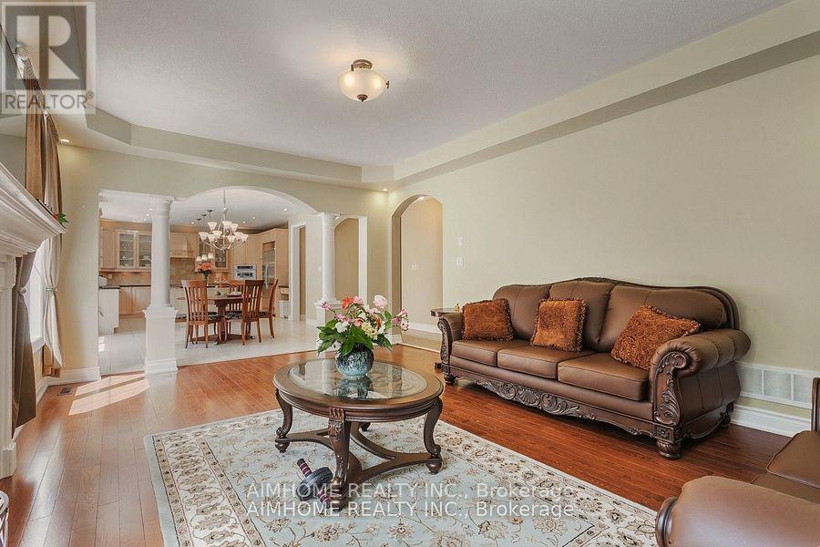 107 Monkhouse Road, Markham, ON - Indoor Photo Showing Living Room