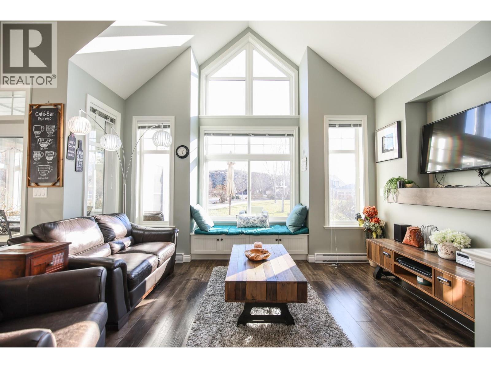 2450 Radio Tower Road Unit# 115, Oliver, BC - Indoor Photo Showing Living Room