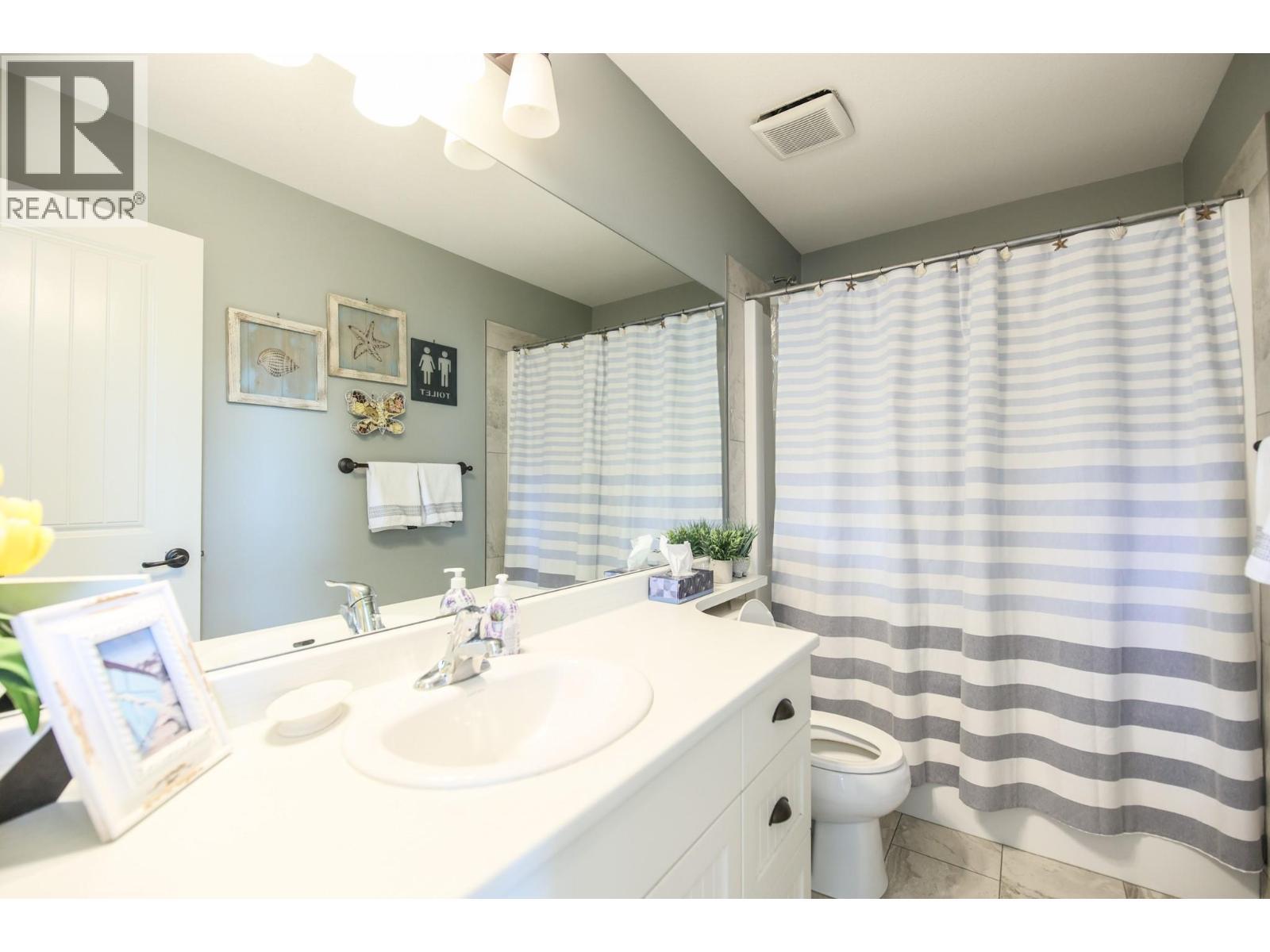 2450 Radio Tower Road Unit# 115, Oliver, BC - Indoor Photo Showing Bathroom