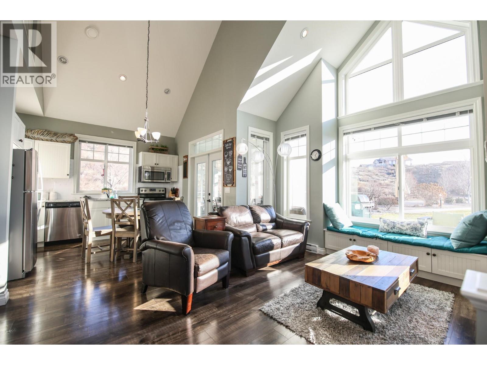 2450 Radio Tower Road Unit# 115, Oliver, BC - Indoor Photo Showing Living Room