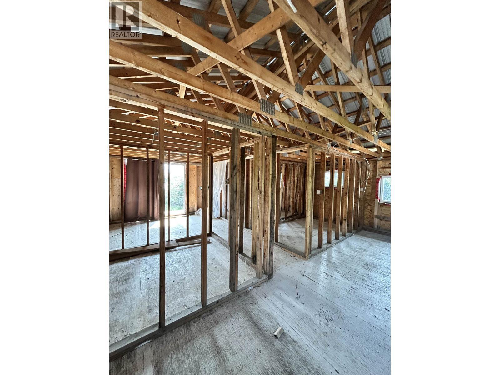 10016 Thompson Avenue, Hudsons Hope, BC