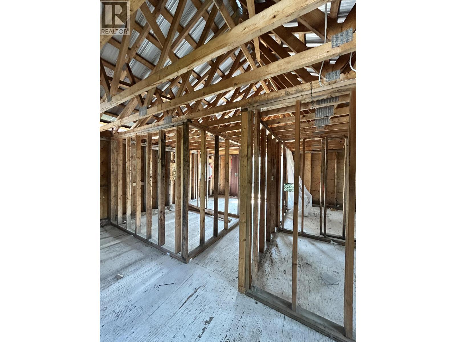 10016 Thompson Avenue, Hudsons Hope, BC