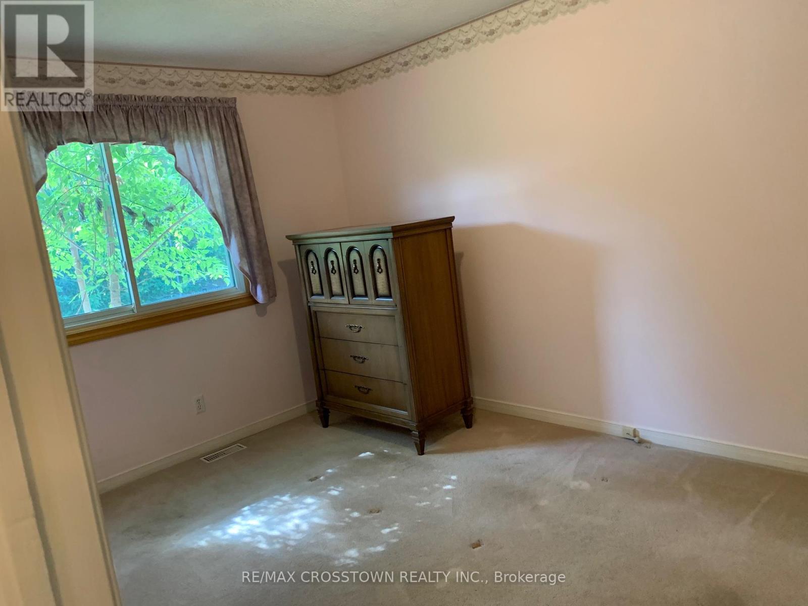 43 Foyston Park Circle, Springwater, ON - Indoor Photo Showing Other Room