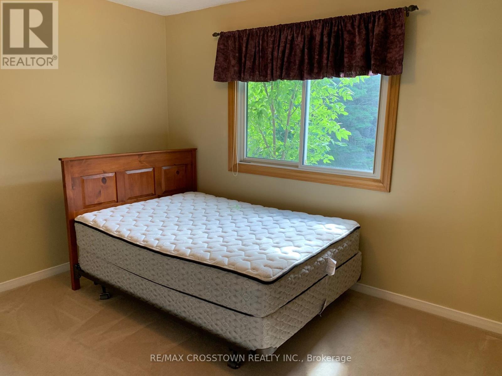 43 Foyston Park Circle, Springwater, ON - Indoor Photo Showing Bedroom