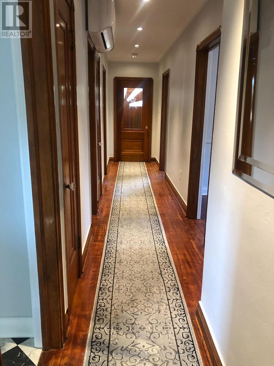 Main Fl - 1 Ash Crescent, Toronto, ON - Indoor Photo Showing Other Room