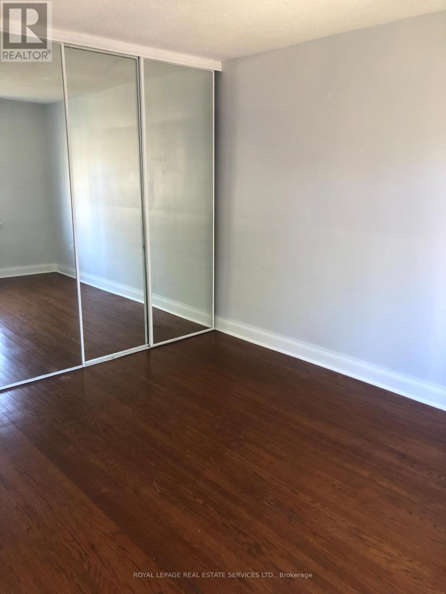 Main Fl - 1 Ash Crescent, Toronto, ON - Indoor Photo Showing Other Room