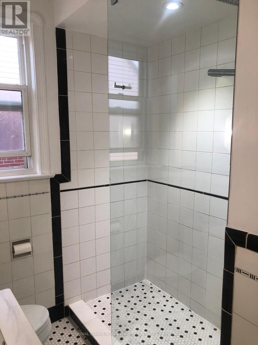 Main Fl - 1 Ash Crescent, Toronto, ON - Indoor