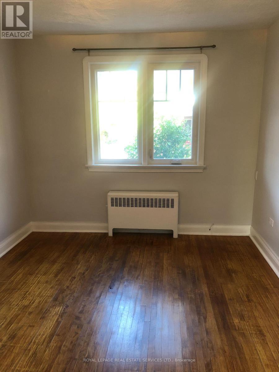 Main Fl - 1 Ash Crescent, Toronto, ON - Indoor Photo Showing Other Room