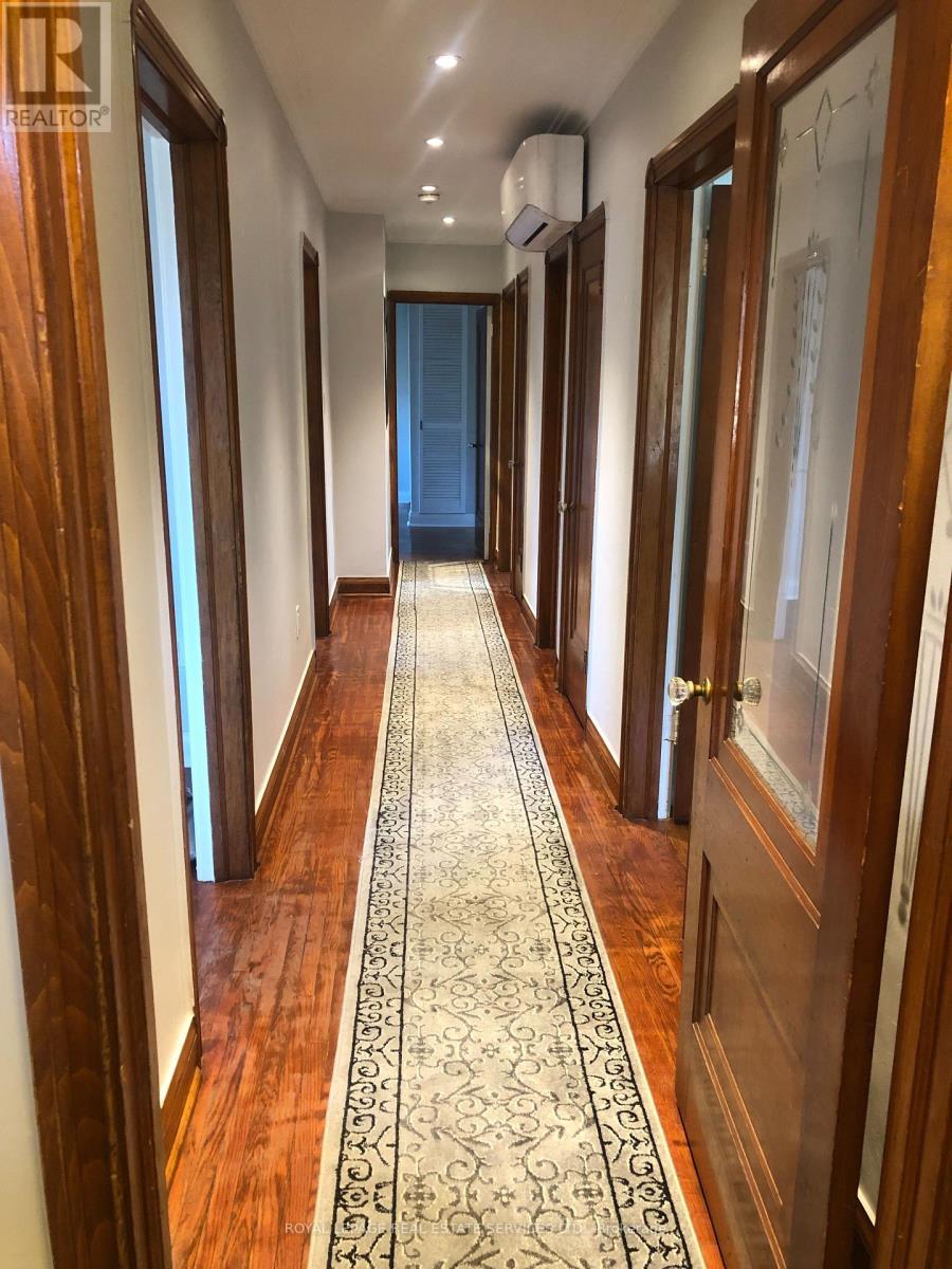 Main Fl - 1 Ash Crescent, Toronto, ON - Indoor Photo Showing Other Room