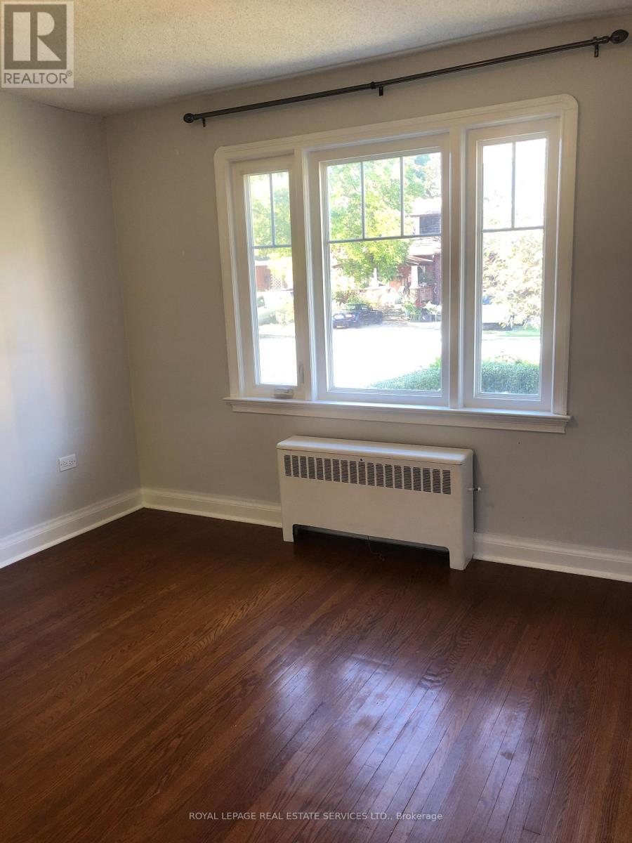 Main Fl - 1 Ash Crescent, Toronto, ON - Indoor Photo Showing Other Room