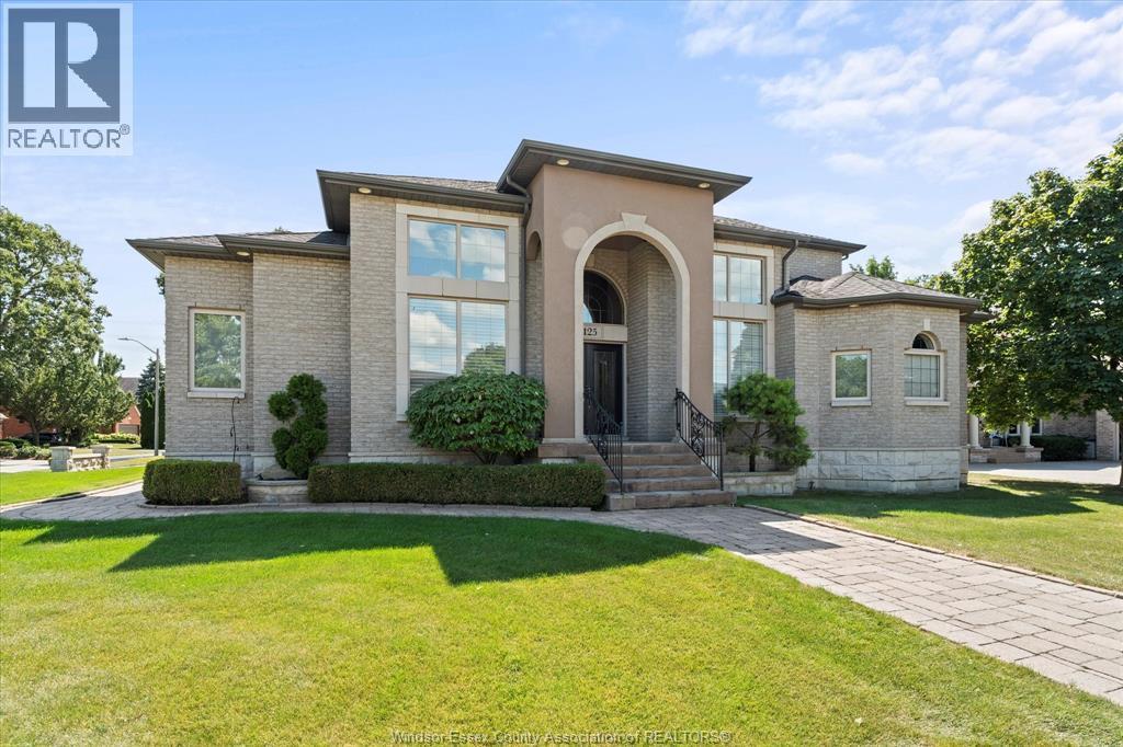 125 Links Drive, Amherstburg, ON - Outdoor With Facade
