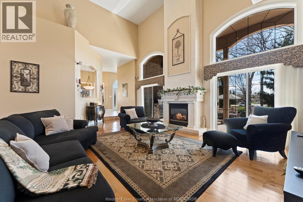 125 Links Drive, Amherstburg, ON - Indoor Photo Showing Living Room With Fireplace