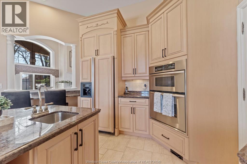 125 Links Drive, Amherstburg, ON - Indoor Photo Showing Kitchen