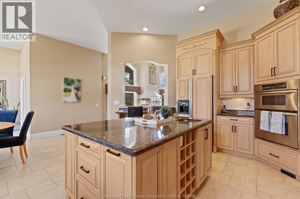 125 Links Drive, Amherstburg, ON - Indoor Photo Showing Kitchen