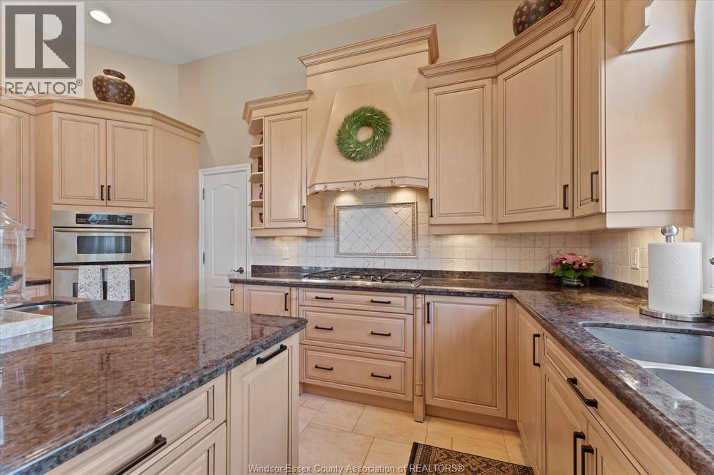 125 Links Drive, Amherstburg, ON - Indoor Photo Showing Kitchen