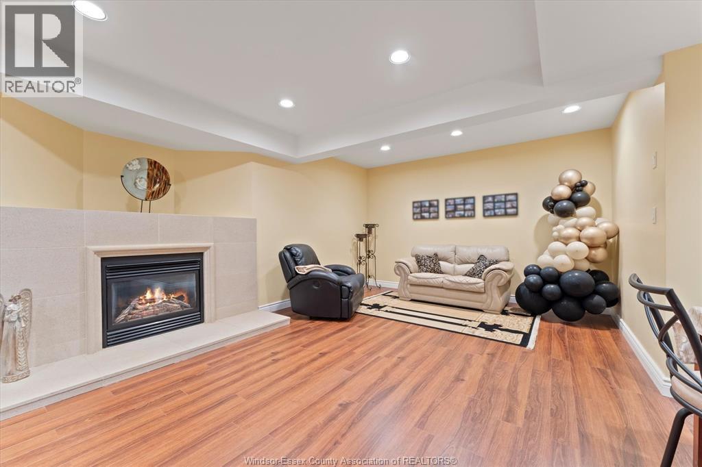 125 Links Drive, Amherstburg, ON - Indoor Photo Showing Living Room With Fireplace