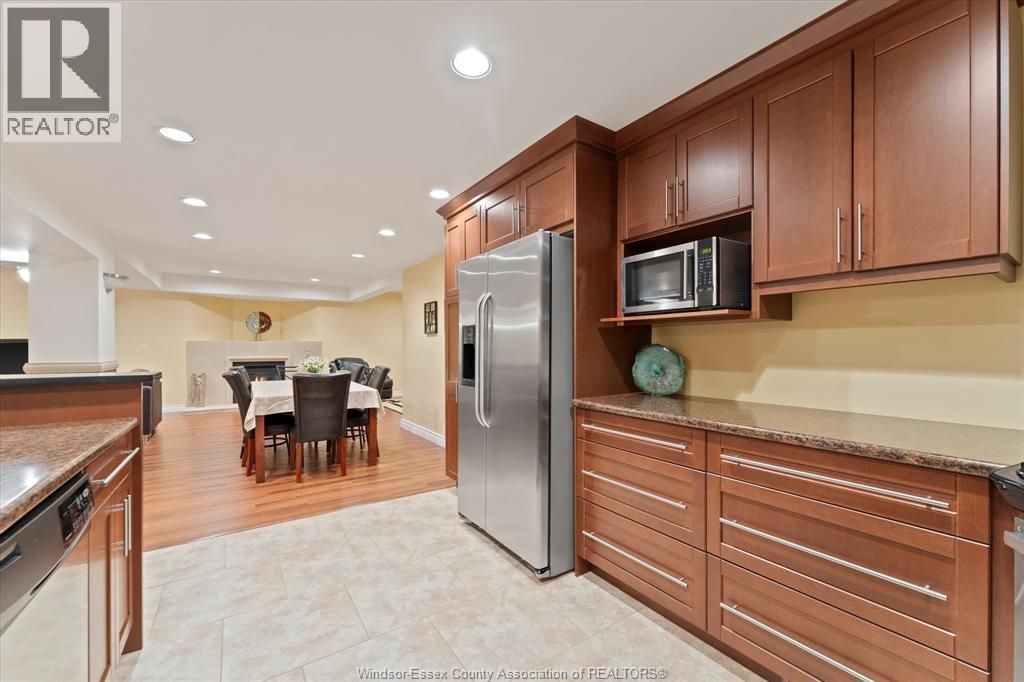 125 Links Drive, Amherstburg, ON - Indoor Photo Showing Kitchen