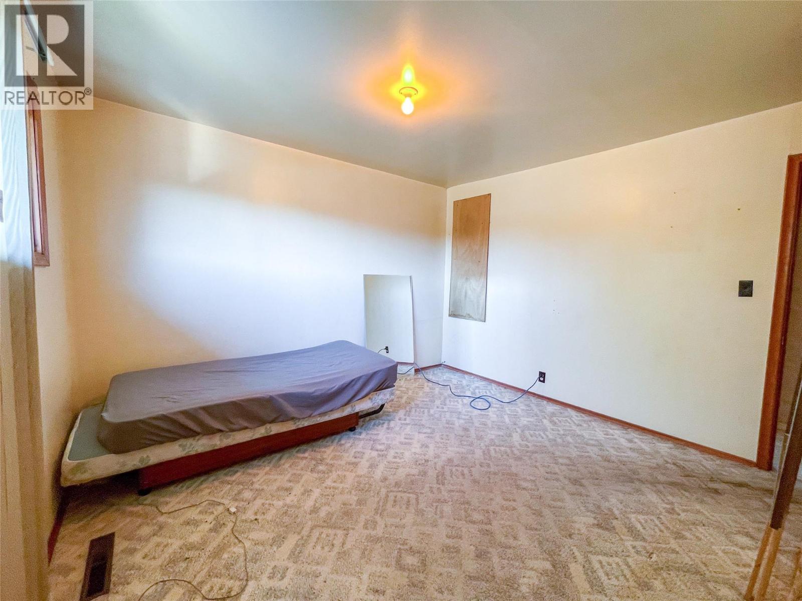 4810 48 Avenue, Pouce Coupe, BC - Indoor