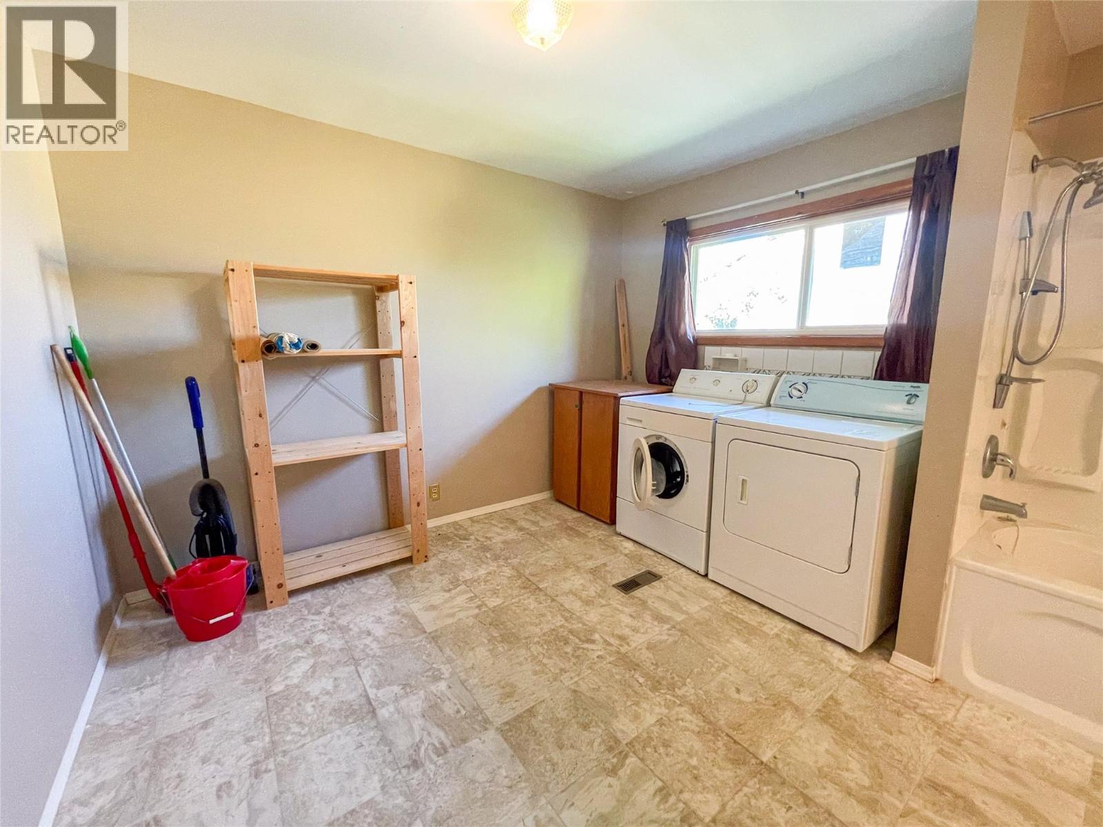 4810 48 Avenue, Pouce Coupe, BC - Indoor Photo Showing Laundry Room