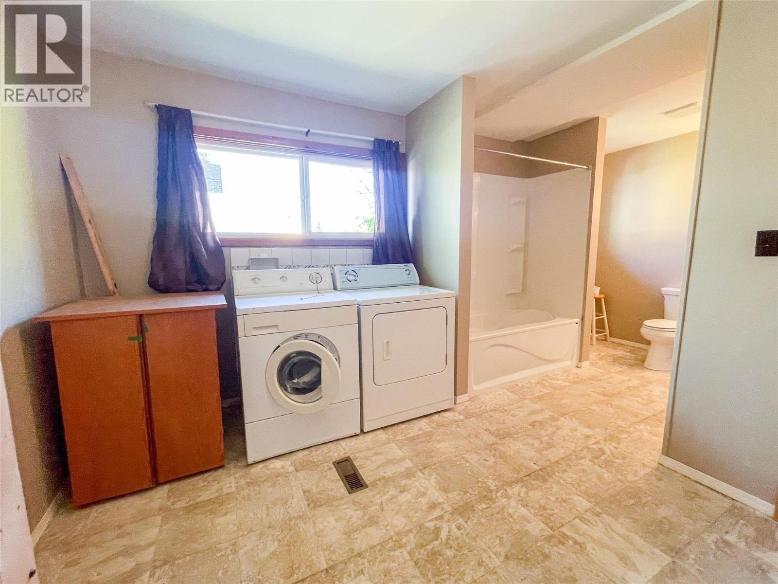 4810 48 Avenue, Pouce Coupe, BC - Indoor Photo Showing Laundry Room