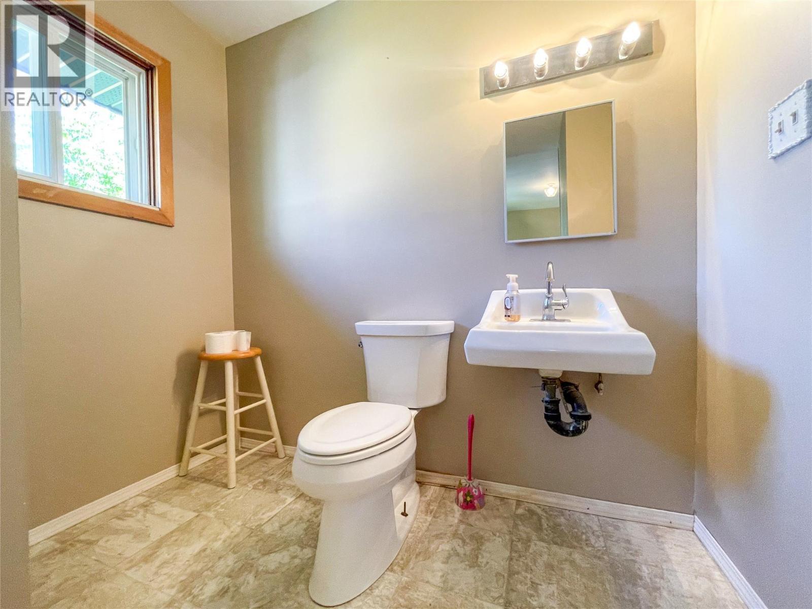 4810 48 Avenue, Pouce Coupe, BC - Indoor Photo Showing Bathroom