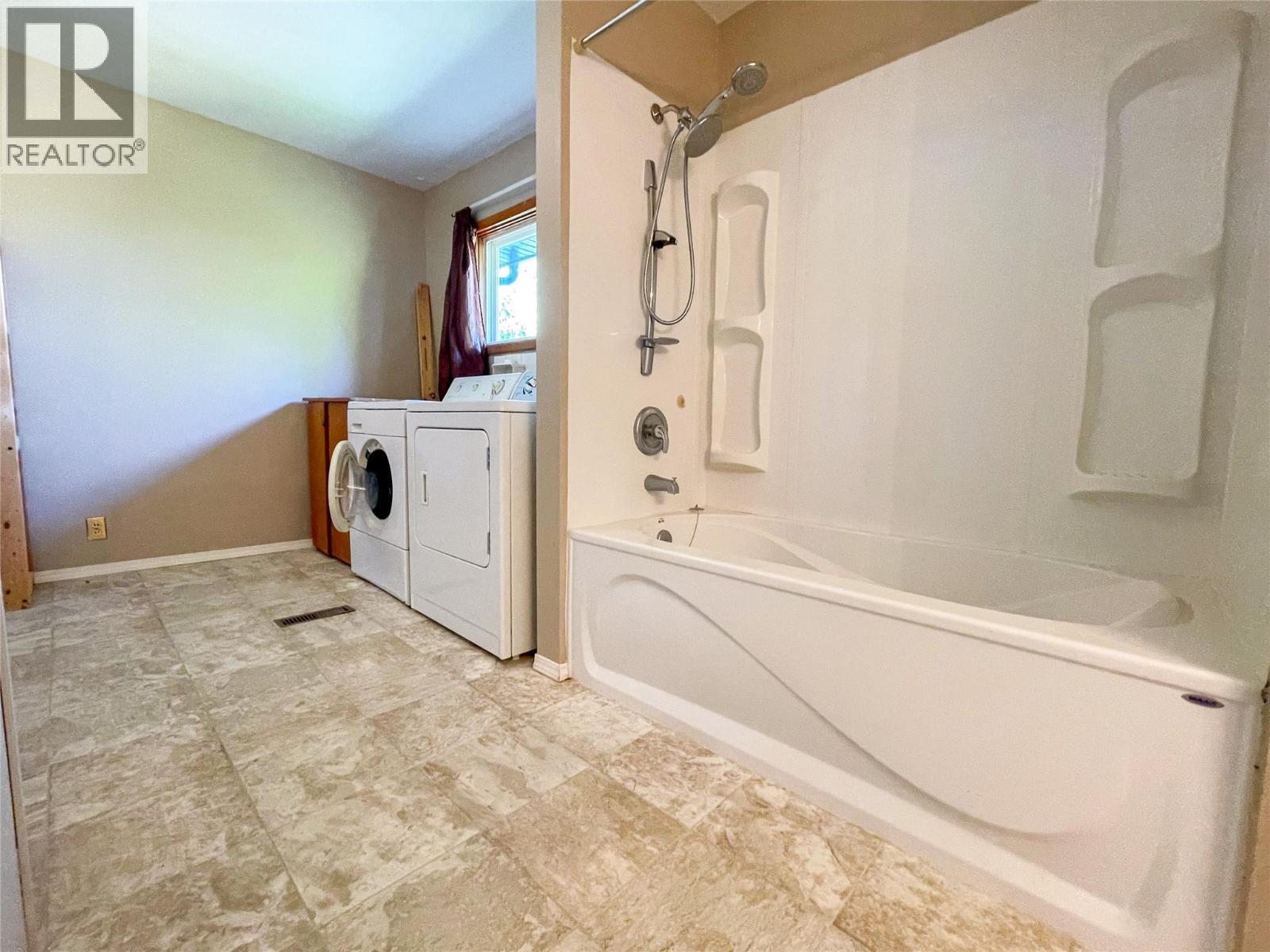 4810 48 Avenue, Pouce Coupe, BC - Indoor Photo Showing Laundry Room
