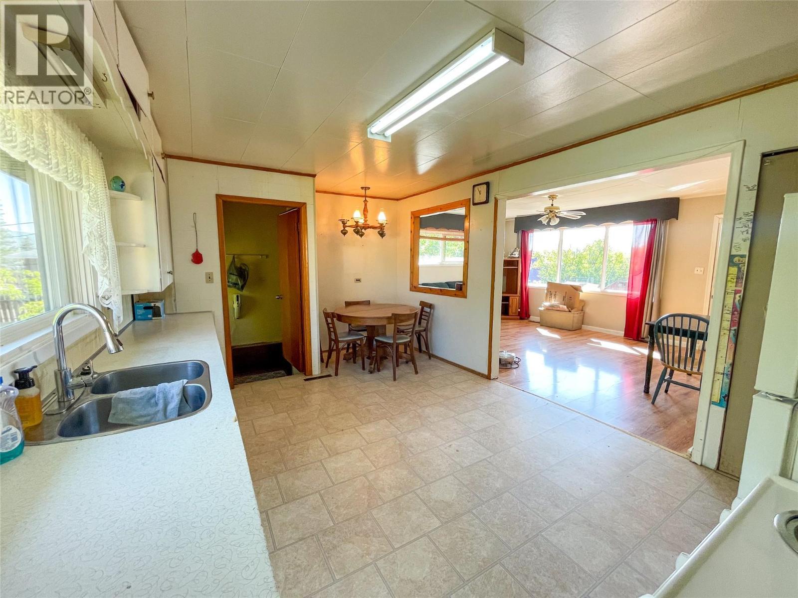 4810 48 Avenue, Pouce Coupe, BC - Indoor