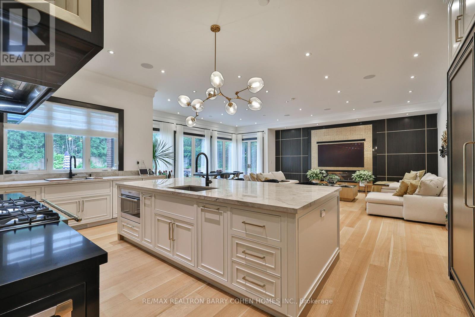 33 Stratheden Road, Toronto, ON - Indoor Photo Showing Kitchen With Upgraded Kitchen